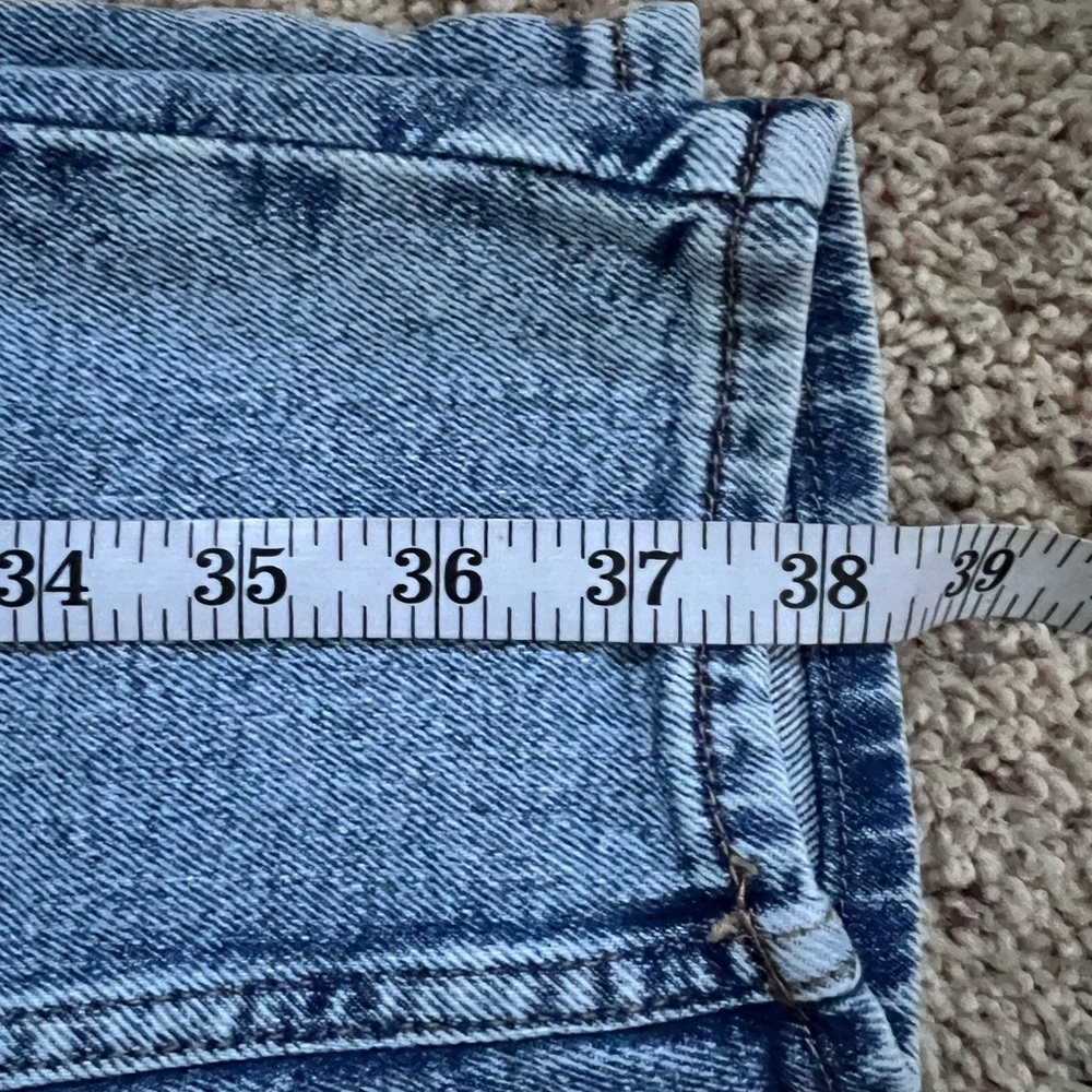 H&M light wash jeans - Picture 2 of 5